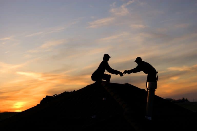 4 Things to Look for When Hiring a Roofing Contractor
